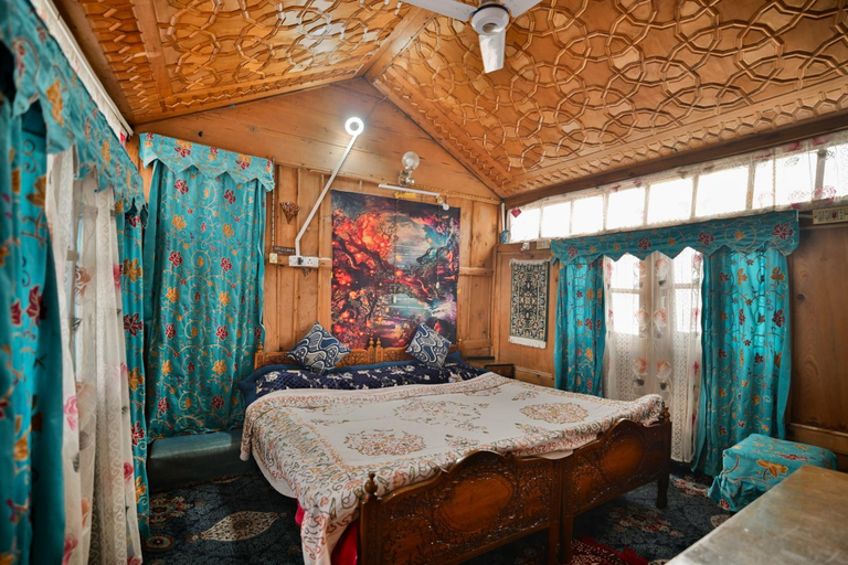 Bedroom 2, houseboat wild rose, Srinagar