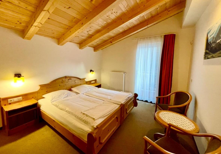 Bedroom 2, Hotel Alta Vista, Zell am See