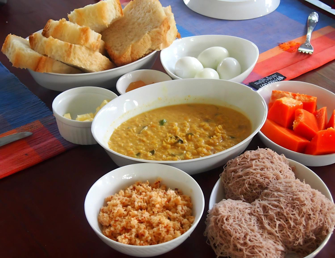 Food & Drinks, Double G Motel, Weligama