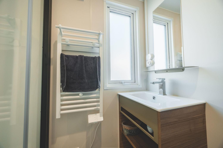 Bathroom 4, Camping Le Malazeou Wellness Sport Camping, Ariège