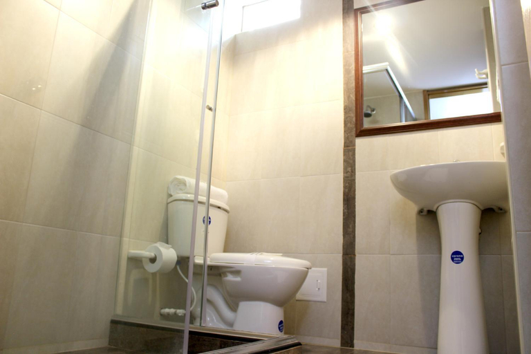 Bathroom 2, Hotel Casa Lozano - Embajada Americana, Santafé de Bogotá