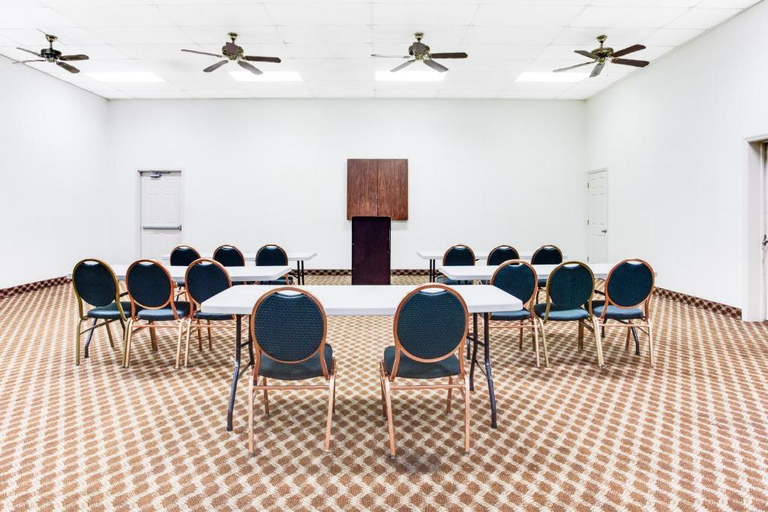 Business Facilities, Clarion Pointe Athens I-65, Limestone
