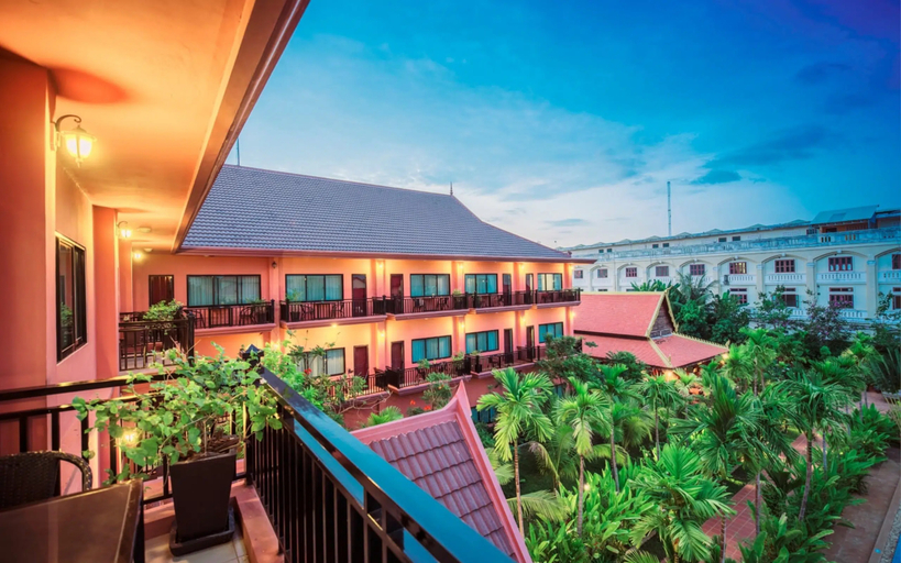 Exterior & Views