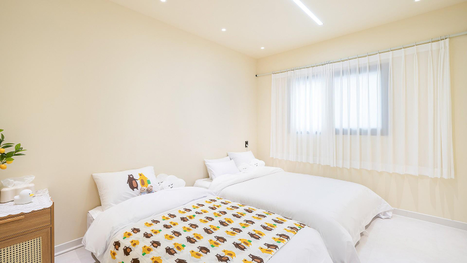 Bedroom 2, Chilwol Kids Pool Villa Namhae Geumsong Branch, Namhae
