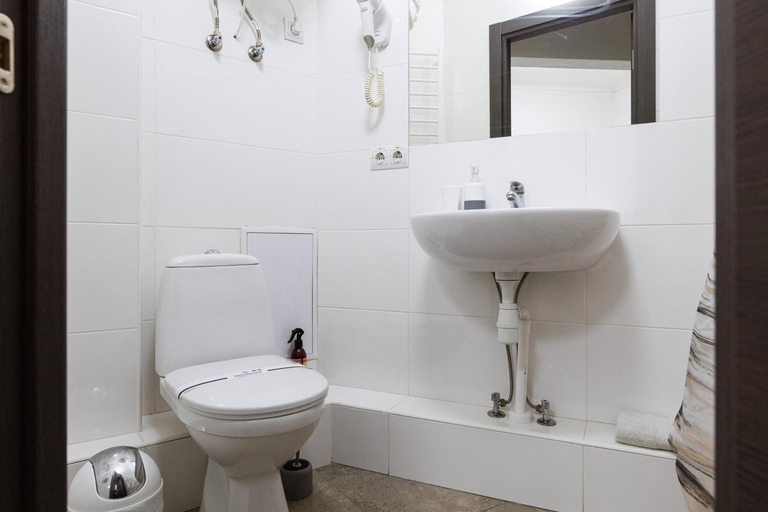 Bathroom 4, SkyHome na Nauky, Holosiïvs'kyi