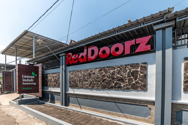 Exterior & Views 2, RedDoorz Syariah near RRI Malang, Malang