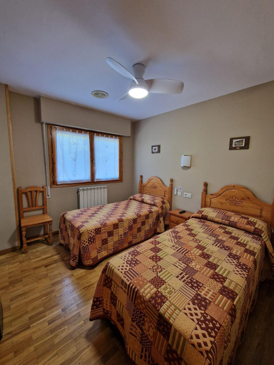 Bedroom 5, Hostal Valle de Tena, Huesca
