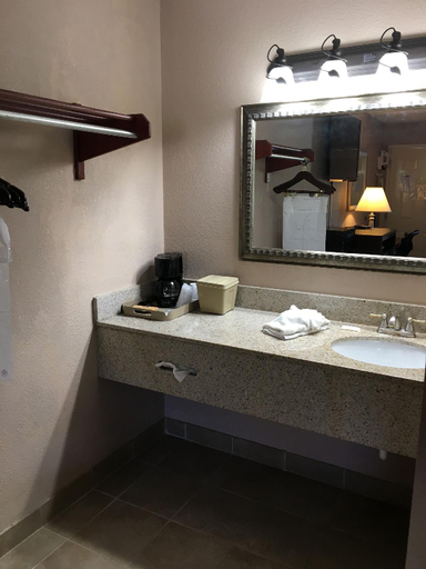 Bathroom 3, Pinetree Inn, Decatur