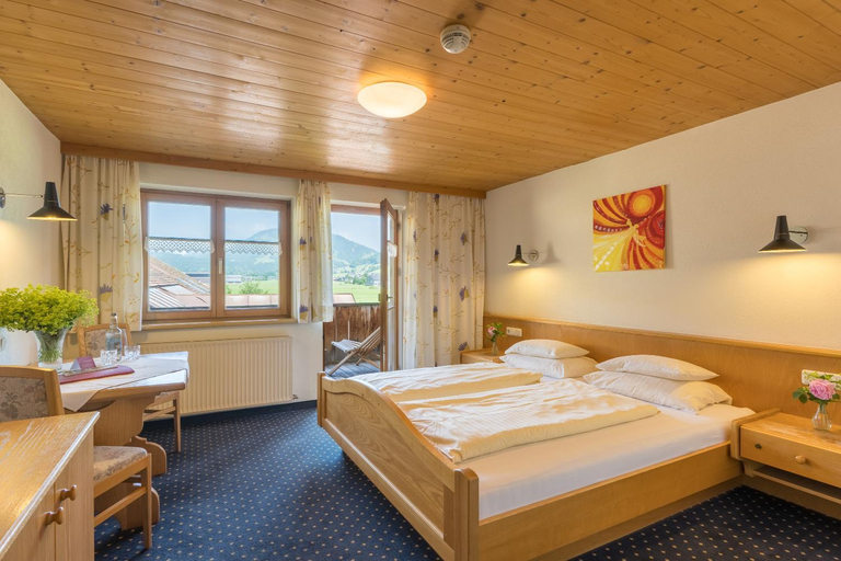Bedroom 2, Landhotel Hirschen, Bregenz