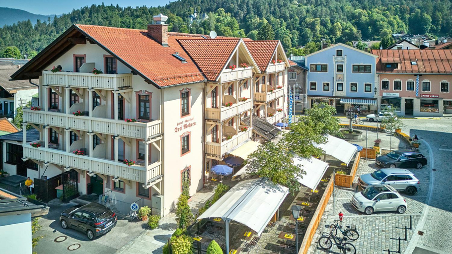 Exterior & Views