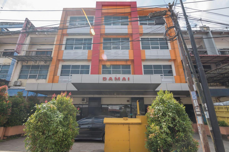 Exterior & Views, RedDoorz near Gajah Mada Pontianak, Pontianak