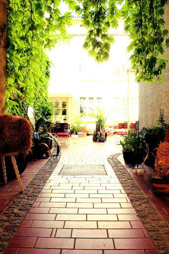 Exterior & Views