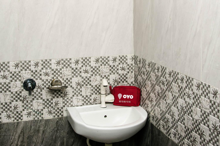 Bathroom, Hotel O Relax Inn, Ahmadabad
