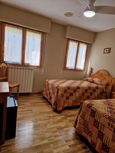 Bedroom 4, Hostal Valle de Tena, Huesca