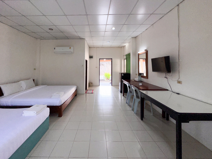Bedroom 2, Chumphon Park Resort, Muang Chumphon