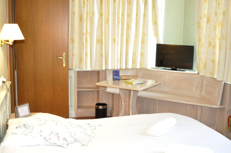 Bedroom 4, Logis Hotel-Restaurant du Herrenstein, Bas-Rhin