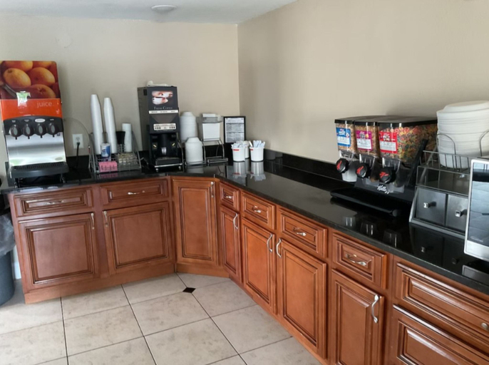 Food & Drinks 5, Super 8 by Wyndham Chattanooga/East Ridge, Hamilton