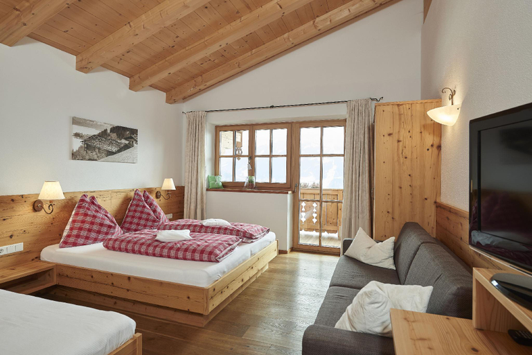 Bedroom, Jausenstation Pfefferbauer, Zell am See