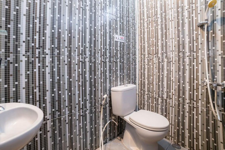 Bathroom 3, RedDoorz Syariah near RRI Malang, Malang
