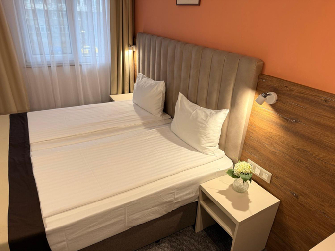 Bedroom 3, Hotel Forum, Stolichna