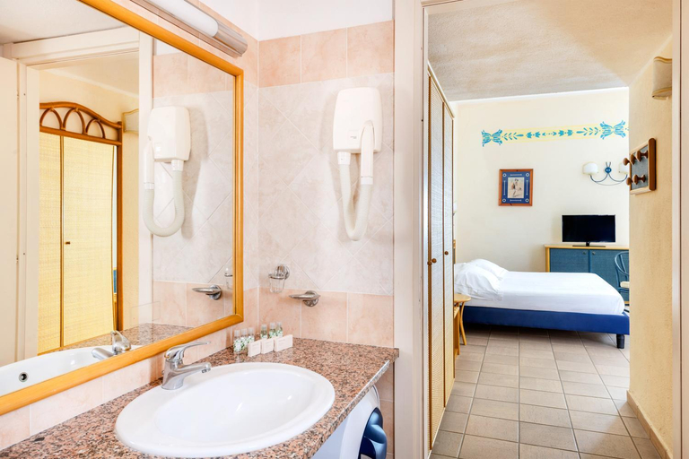 Bathroom 5, VOI Tanka Village, Cagliari