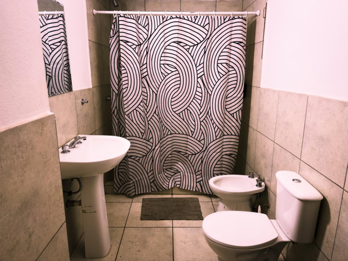 Bathroom 4, Lacandona Hostel, Capital