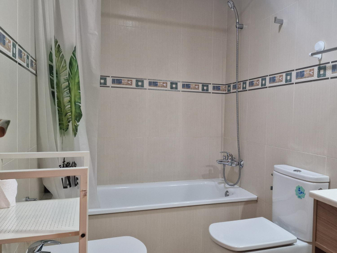 Bathroom 3, Apartment Rene Go2llolet, Girona