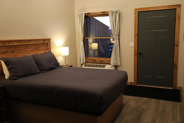 Bedroom 4, Lakeside Resort, Schuyler