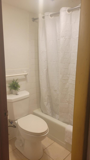 Bathroom, Beltway Motel and Suites, Baltimore