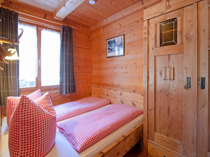 Bedroom 3, Chalet in Hochfugen near Ski Slopes, Schwaz