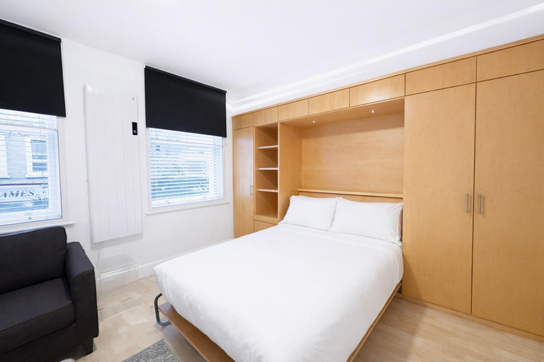 Bedroom 2, St Christopher's Place Serviced Apartments by Globe Apartments, London