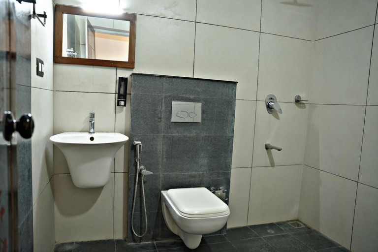 Bathroom 3, Marari Ebin Charlys, Alappuzha