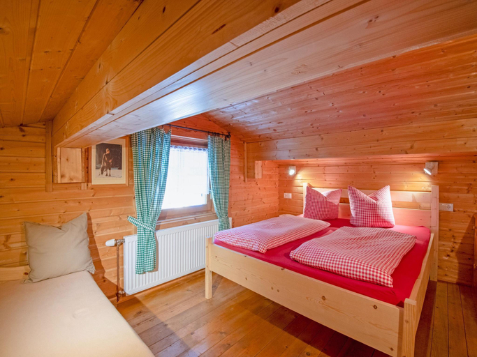 Bedroom 2, Chalet in Hochfugen near Ski Slopes, Schwaz