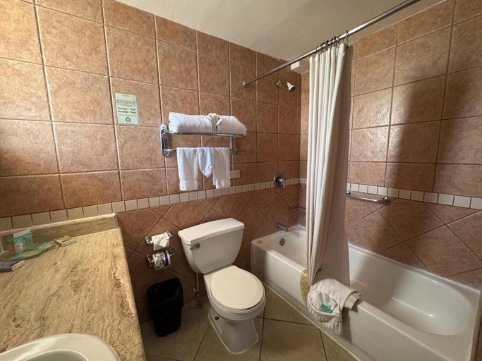 Bathroom 4, Ramada Belize City Princess Hotel