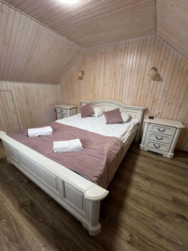 Bedroom 2, VULYK z MEDOM, Nadvirnians'kyi