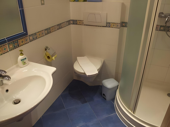 Bathroom 2, Penzion 77 - Garni, Pezinok