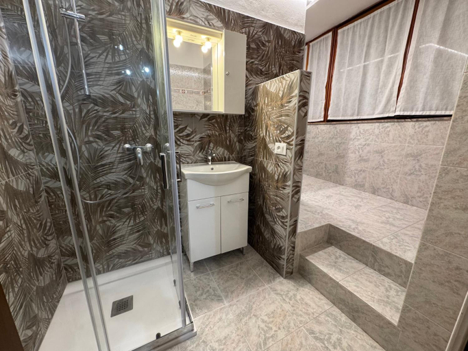 Bathroom 2, Anfite Apartments Aleardi, Verona