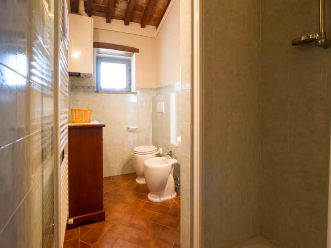 Bathroom 2, Elegant Castle Stay with Pool, Arezzo