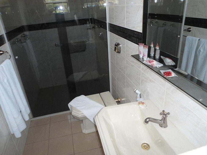 Bathroom, Apart Hotel Agua Limpa, Prados