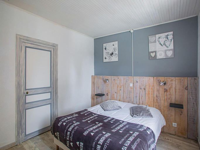 Bedroom 2, Hilltop Haven in Meyrals, Dordogne
