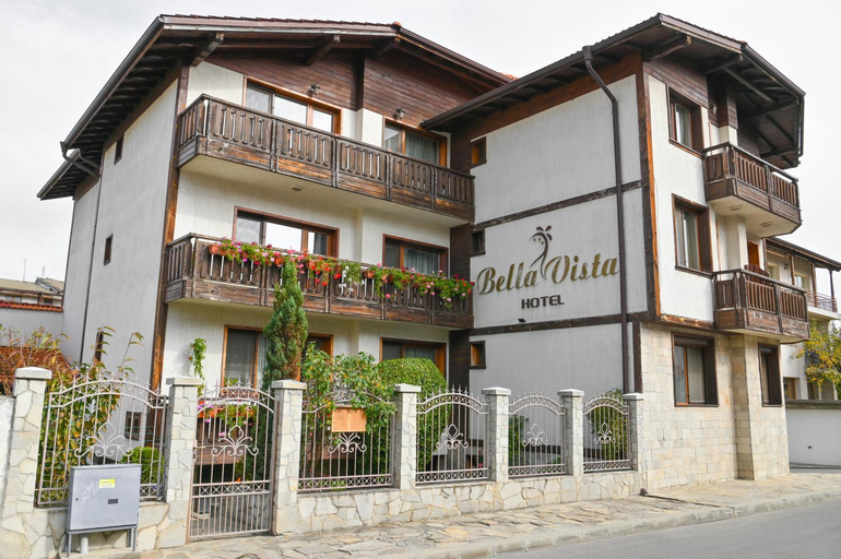 Exterior & Views
