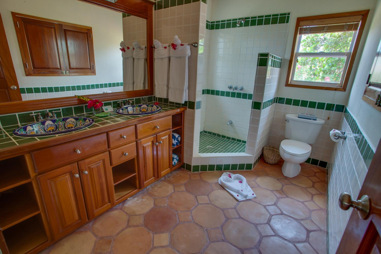Bathroom 2, Belizean Dreams Resort