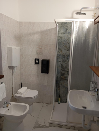 Bathroom 4, Il Leone D'Oro, Bergamo