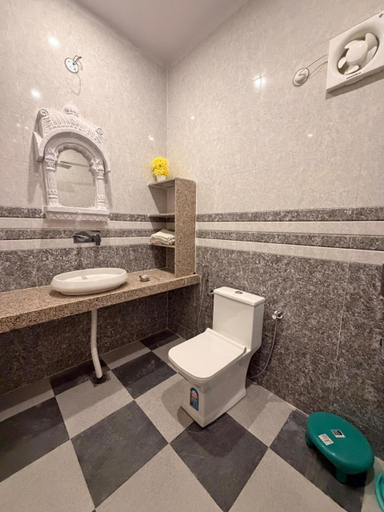 Bathroom 4, Hotel Shekhawati, Jhunjhunun