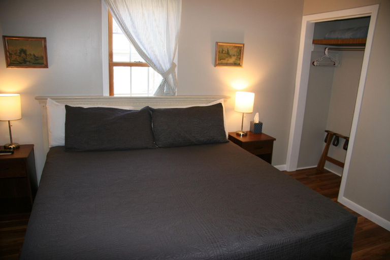 Bedroom 5, Lakeside Resort, Schuyler