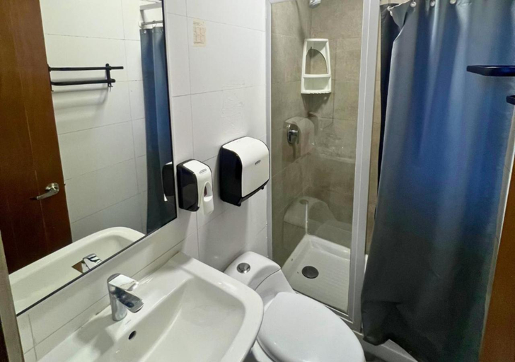 Bathroom 3, The Hostel Santiago, Santiago