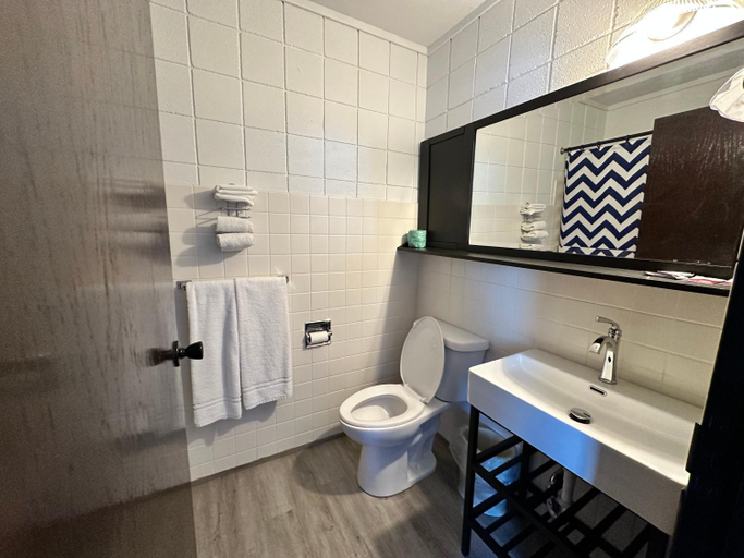 Bathroom 4, Skyview Motel - Prairie du Sac, Sauk