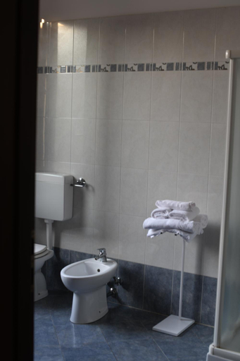 Bathroom 3, Al Pasarat, Ferrara