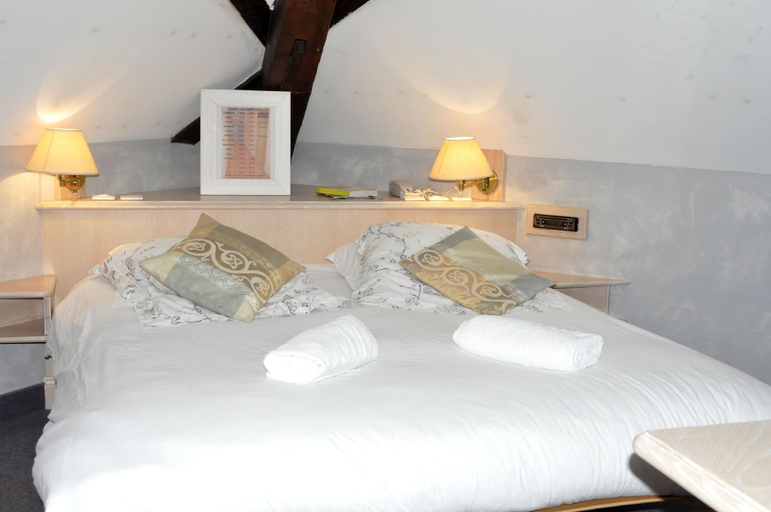 Bedroom 3, Logis Hotel-Restaurant du Herrenstein, Bas-Rhin