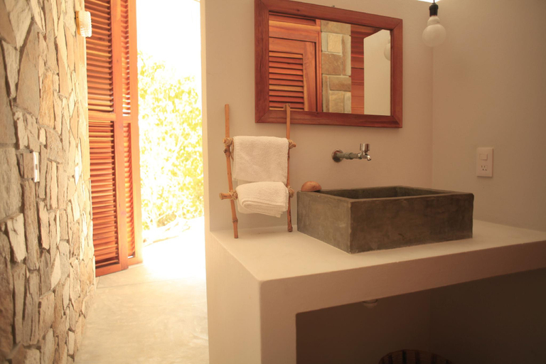 Bathroom 4, Cocolia Hotel, Dist. Pochutla